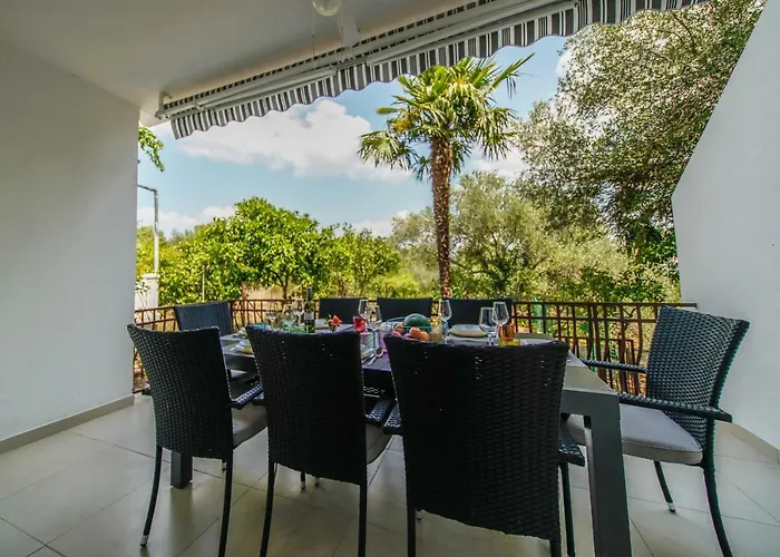 Holiday home Klara Duba Stonska